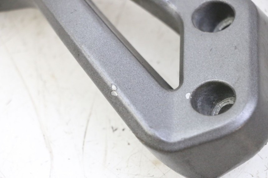 photo de REAR RIGHT FOOTREST ORCAL CAVARO 4T 50 (2019 - 2023) - Fixing points details