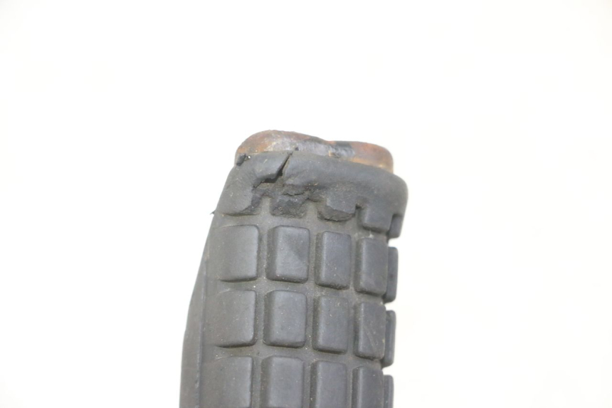 photo de REAR RIGHT FOOTREST HONDA CBF 500 (2004 - 2007) - Component detail