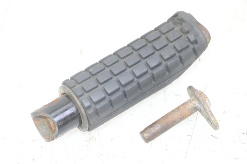 photo de REAR RIGHT FOOTREST HONDA CBF 500 (2004 - 2007) - Product overview