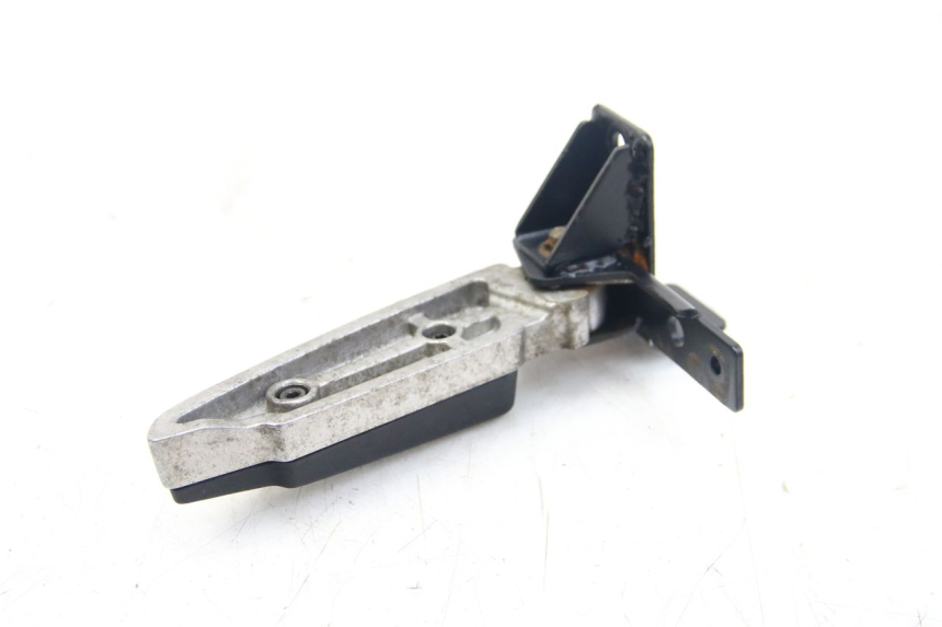 photo de RIGHT REAR FOOTREST PEUGEOT CITYSTAR AIR 125 (2014 - 2017) - Zoom on usage condition