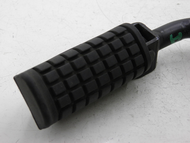 photo de REAR RIGHT FOOTREST DAELIM S2 FI 125 (2008 - 2017) - Zoom on usage condition