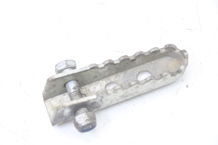 photo de REAR RIGHT FOOTREST DERBI SENDA R X-TREME 50 (2006 - 2010) - Component detail