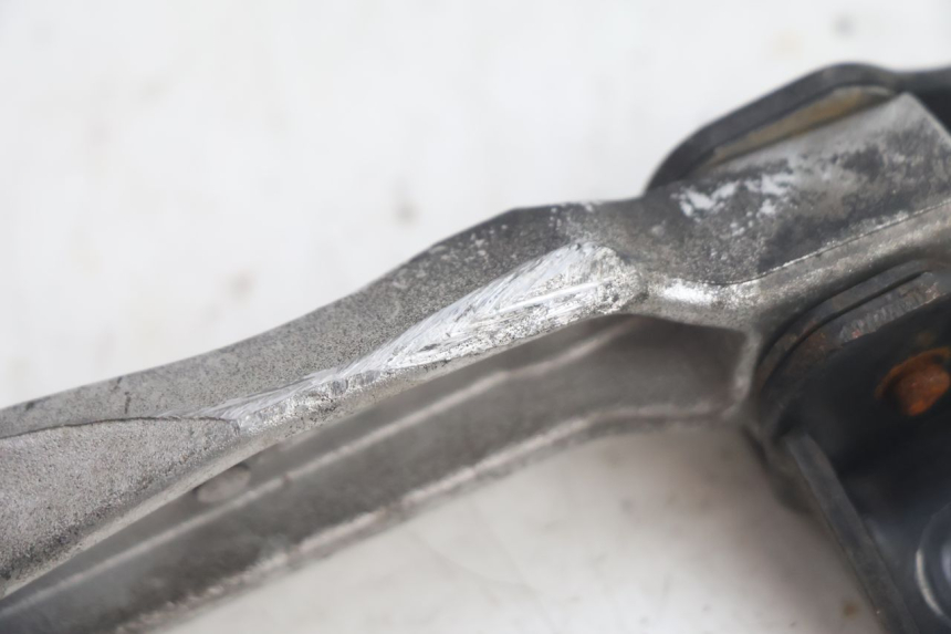 photo de REAR RIGHT FOOTREST SYM FIDDLE 3 III 50 (2014 - 2020) - Fixing points details
