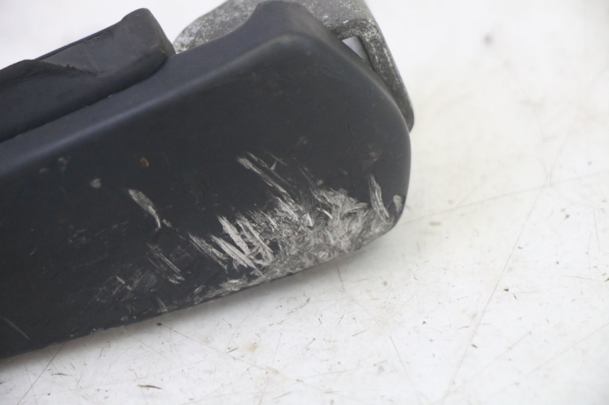 photo de REAR RIGHT FOOTREST PIAGGIO FLY 4T 50 (2013 - 2017) - Zoom on usage condition