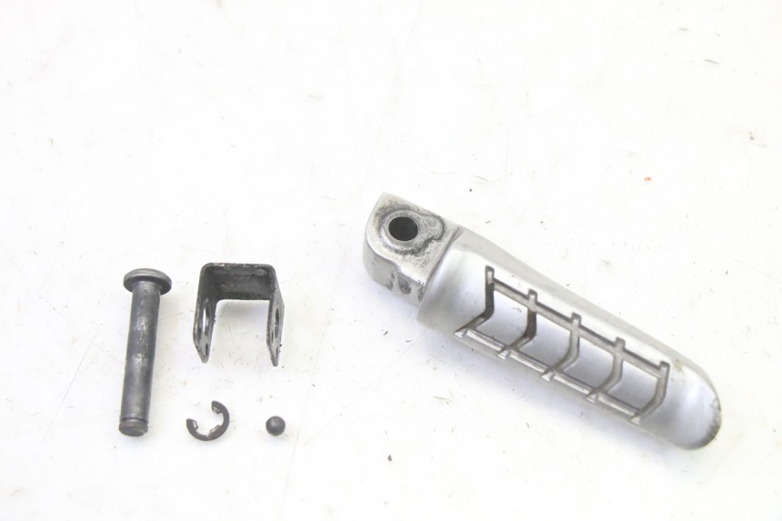 photo de REAR RIGHT FOOTREST BMW G310 R 310 (2016 - 2020) - Component detail