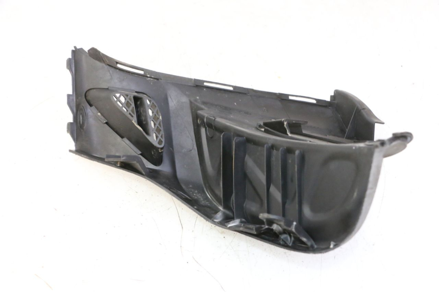 photo de REAR RIGHT FOOTREST KYMCO GRAND DINK 125 (2008 - 2014) - Technical close-up