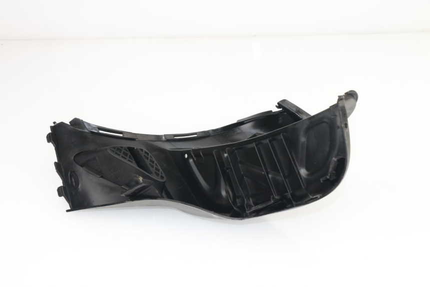 photo de REAR RIGHT FOOTREST KYMCO GRAND DINK 125 (2002 - 2007) - Alternative perspective