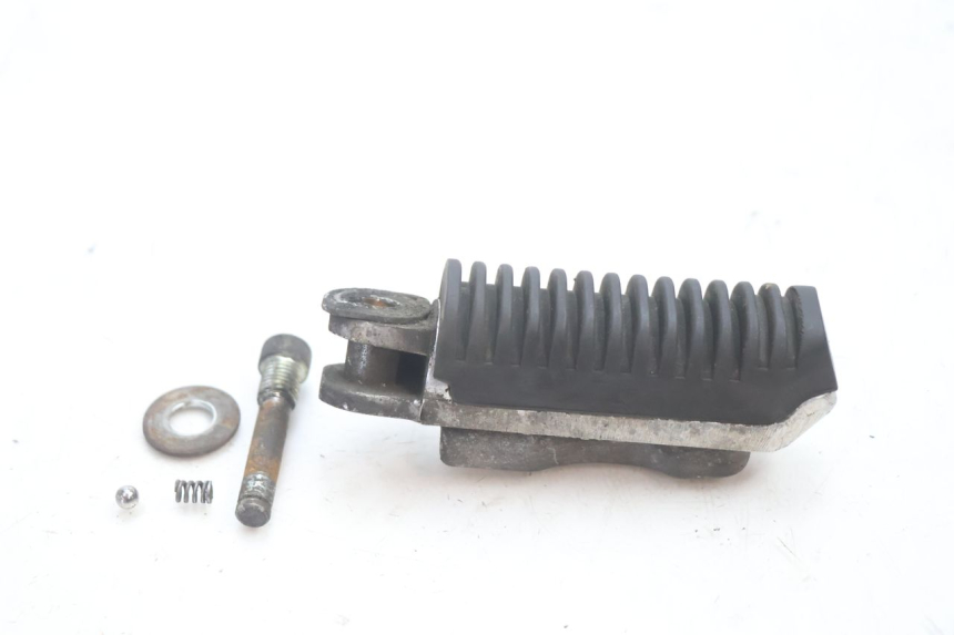 photo de REAR RIGHT FOOTREST SUZUKI GSF N BANDIT 1200 (2001 - 2005) - Main view