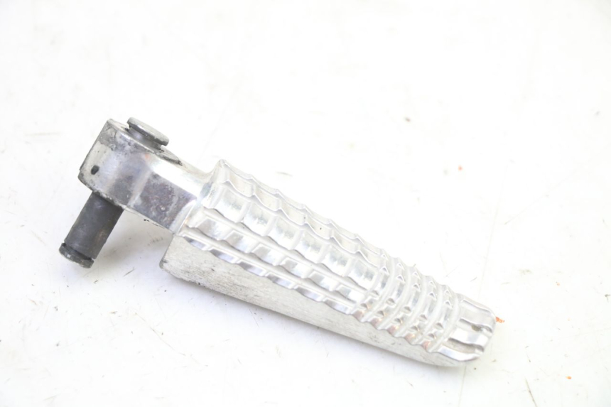 photo de REAR RIGHT FOOTREST SUZUKI GSR 750 (2011 - 2017) - Component detail