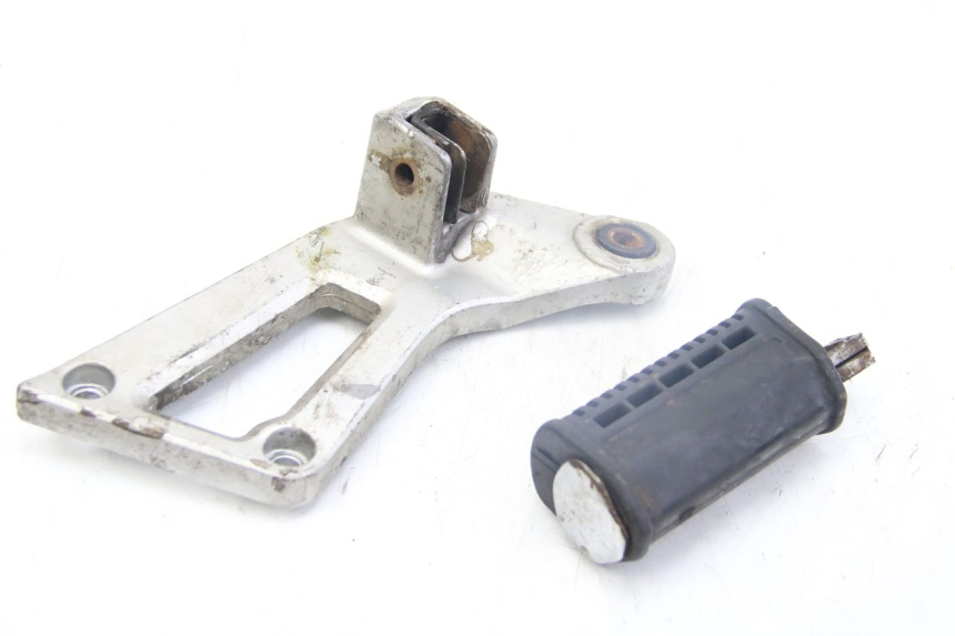 photo de RIGHT REAR FOOTREST SUZUKI GSX-F GSX  F 1100 (1988 - 1994) - Main view