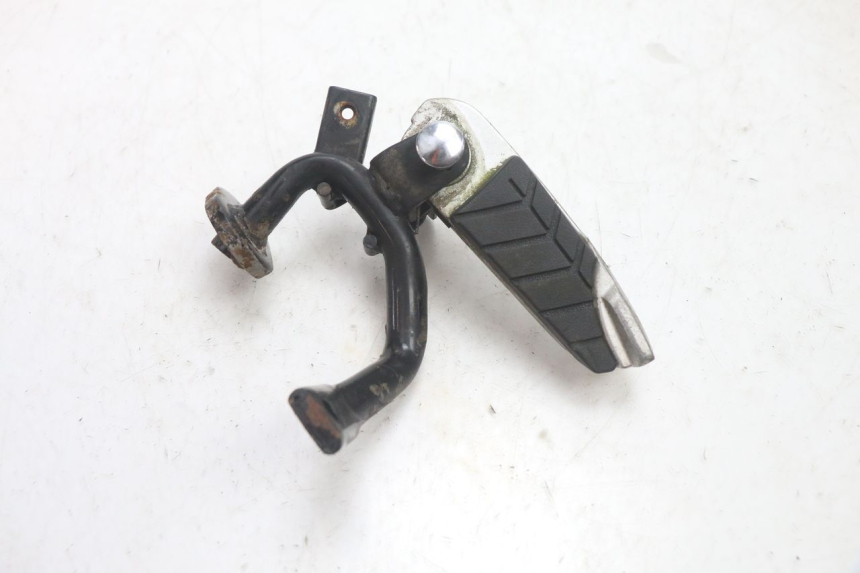 photo de REAR RIGHT FOOTREST SYM GTS EVO 125 (2009 - 2013) - Zoom on usage condition