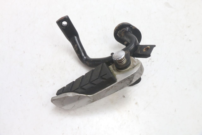 photo de REAR RIGHT FOOTREST SYM GTS EVO 125 (2009 - 2013) - Alternative perspective