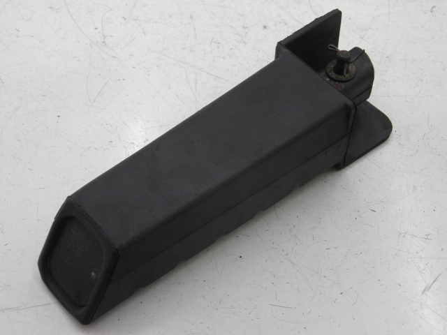 photo de REAR RIGHT FOOTREST HONDA FES PANTHEON 125 (2003 - 2007) - Zoom on usage condition