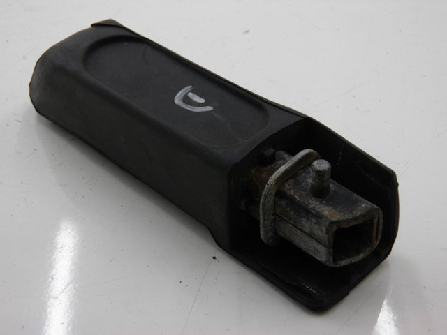 photo de REAR RIGHT FOOTREST HONDA FES S-WING SWING 125 (2007 - 2015) - Technical close-up