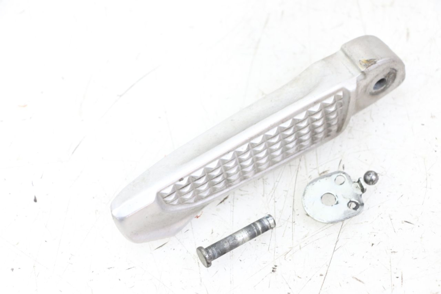 photo de REAR RIGHT FOOTREST HONDA FORZA 125 (2021 - 2025) - Zoom on usage condition