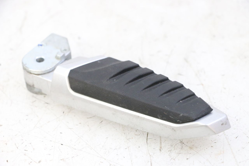 photo de REAR RIGHT FOOTREST SYM JOYMAX 125 (2010 - 2017) - Product overview