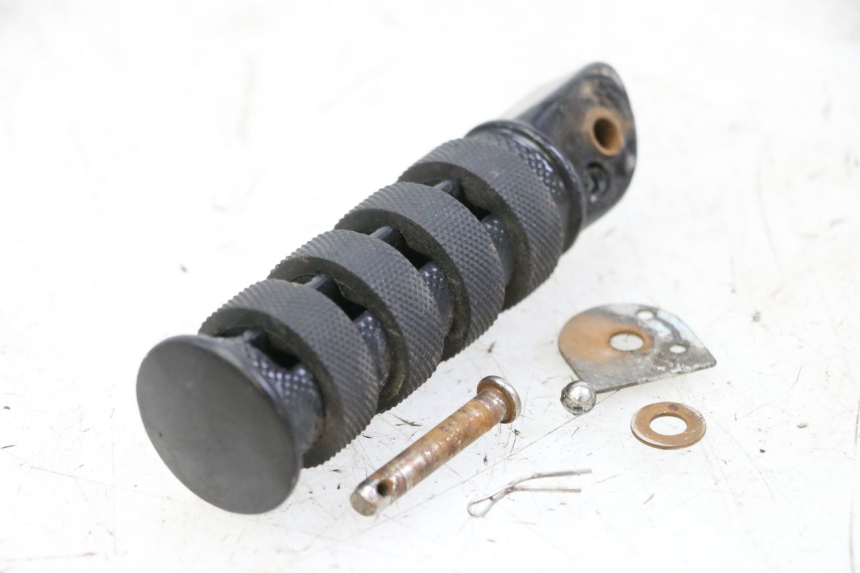 photo de REAR RIGHT FOOTREST KEEWAY K-LIGHT KLIGHT 125 (2018 - 2025) - Component detail