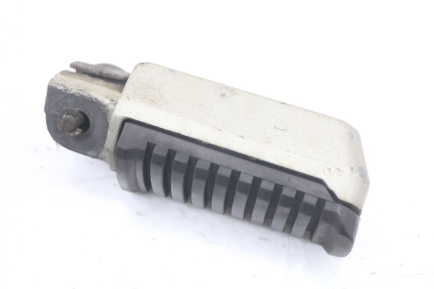 photo de REAR RIGHT FOOTREST KAWASAKI GTR 1000 (1994 - 2004) - Alternative perspective