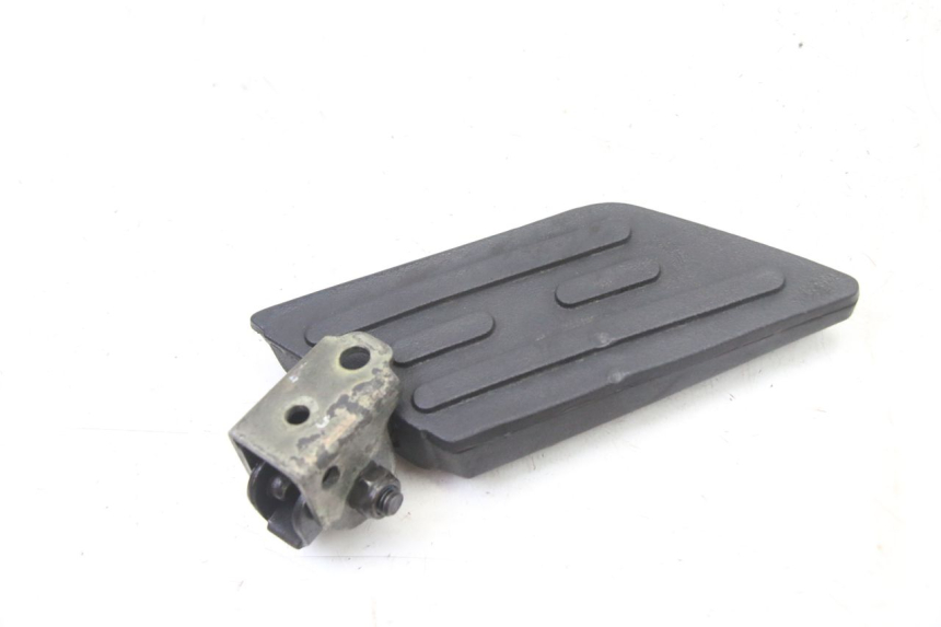 photo de REAR RIGHT FOOTREST PEUGEOT KISBEE 2T 50 (2018 - 2022) - Zoom on usage condition