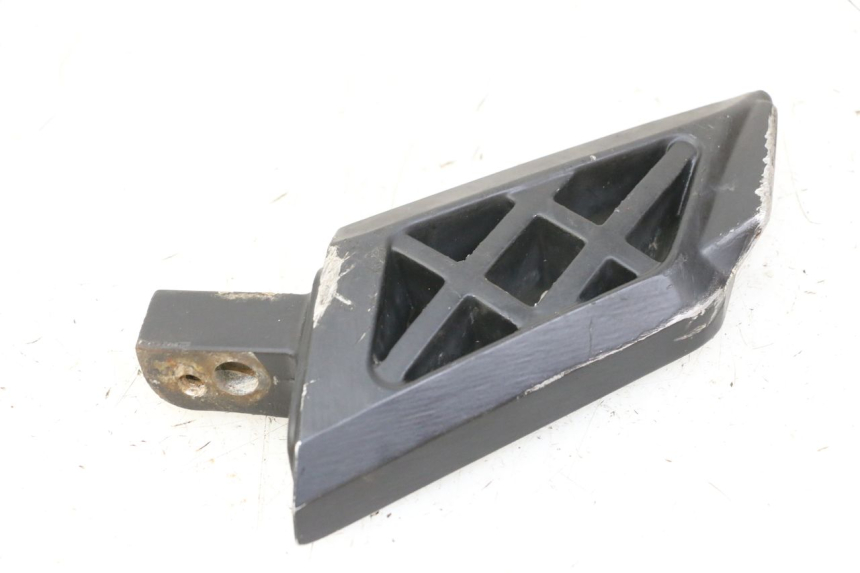 photo de REAR RIGHT FOOTREST PEUGEOT KISBEE 4T 50 (2018 - 2022) - Alternative perspective