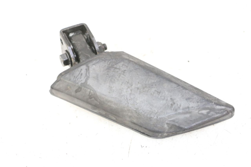 photo de RIGHT REAR FOOTREST PEUGEOT KISBEE 4T 50 (2010 - 2017) - Technical close-up