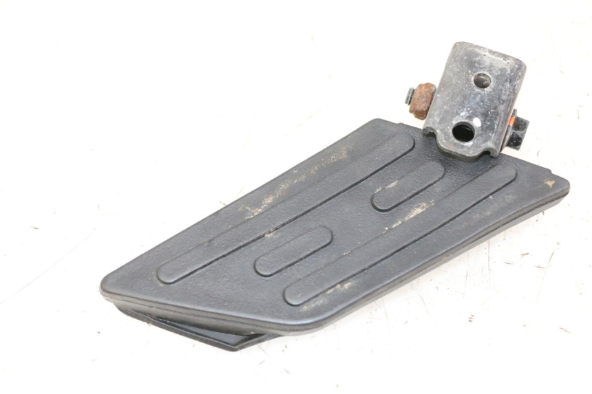 photo de REAR RIGHT FOOTREST PEUGEOT KISBEE 4T 50 (2018 - 2022) - Fixing points details