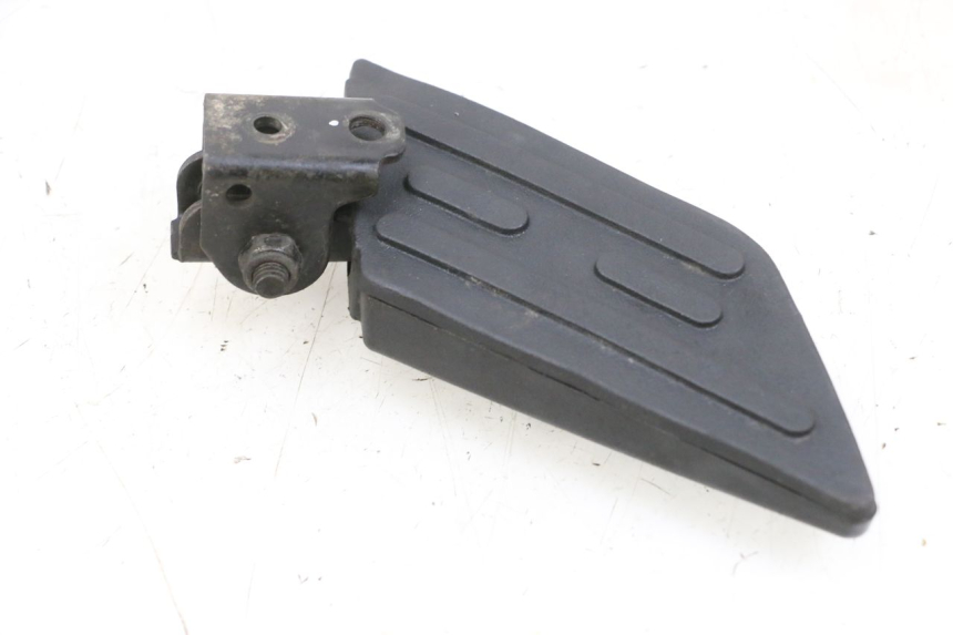 photo de RIGHT REAR FOOTREST PEUGEOT KISBEE 4T 50 (2010 - 2017) - Technical close-up