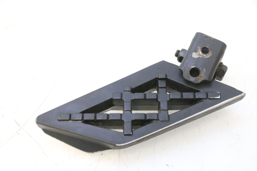 photo de REAR RIGHT FOOTREST PEUGEOT KISBEE 4T 50 (2023 - 2026) - Main view