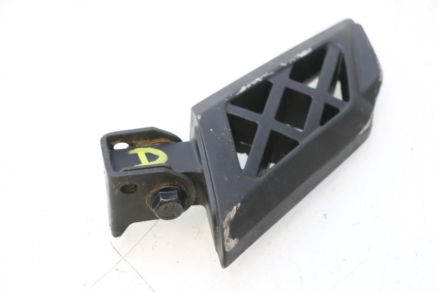 photo de REAR RIGHT FOOTREST PEUGEOT KISBEE 4T 50 (2023 - 2026) - Alternative perspective