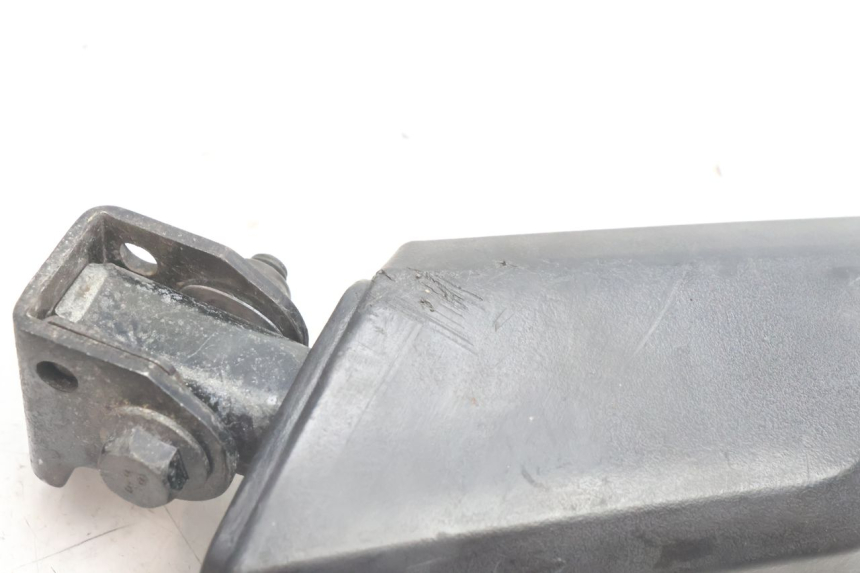 photo de RIGHT REAR FOOTREST PEUGEOT KISBEE 4T 50 (2010 - 2017) - Technical close-up