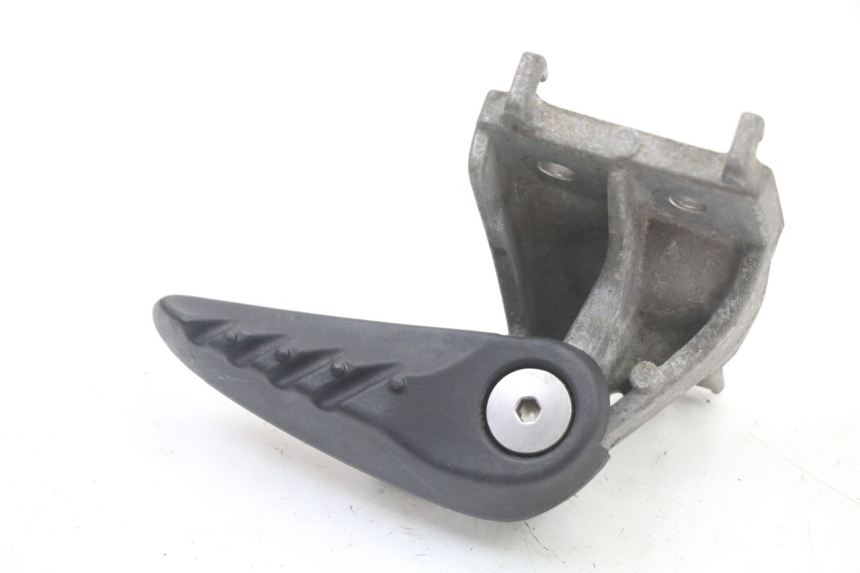 photo de REAR RIGHT FOOTREST MBK OVETTO ONE 2T 50 (2013 - 2017) - Component detail