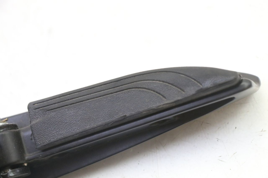photo de REAR RIGHT FOOTREST PIAGGIO MP3 HPE 310 (2024 - 2025) - Zoom on usage condition