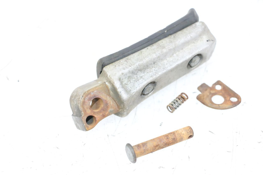 photo de REAR RIGHT FOOTREST HONDA NSR R 125 (1994 - 2003) - Technical close-up