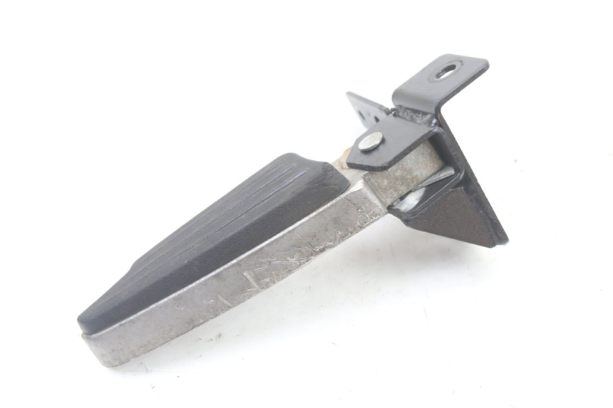 photo de REAR RIGHT FOOTREST PEUGEOT CITYSTAR 2T 50 (2018 - 2021) - Zoom on usage condition