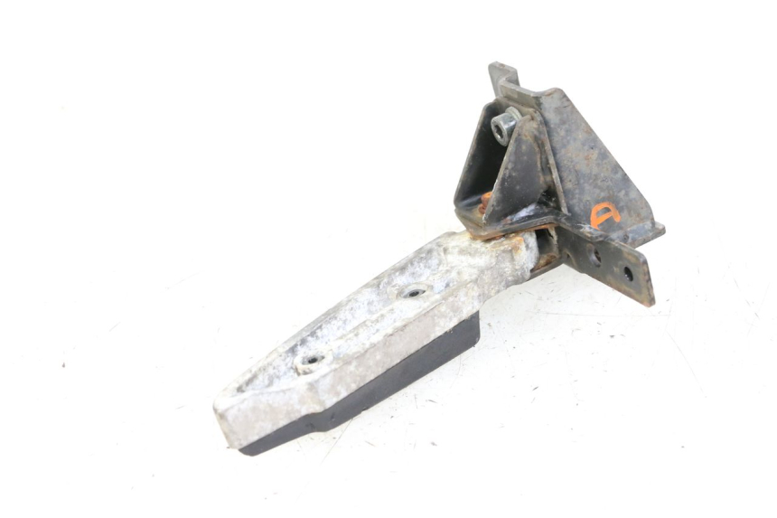 photo de REAR RIGHT FOOTREST PEUGEOT SATELIS 125 (2013 - 2018) - Technical close-up