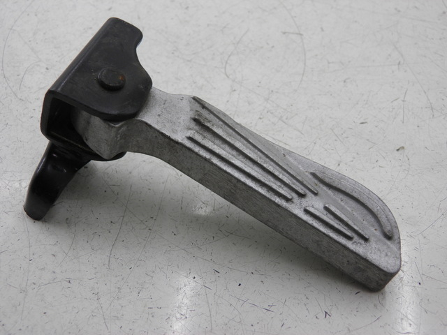 photo de REAR RIGHT FOOTREST PEUGEOT TWEET 125 (2010 - 2017) - Fixing points details