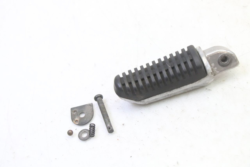 photo de REAR RIGHT FOOTREST MAG POWER R-STREET 50 (2016 - 2025) - Zoom on usage condition