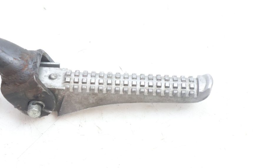 photo de REAR RIGHT FOOTREST GILERA RUNNER SP 50 (2002 - 2004) - Component detail