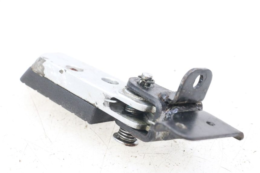 photo de REAR RIGHT FOOTREST DAELIM S3 125 (2010 - 2017) - Zoom on usage condition