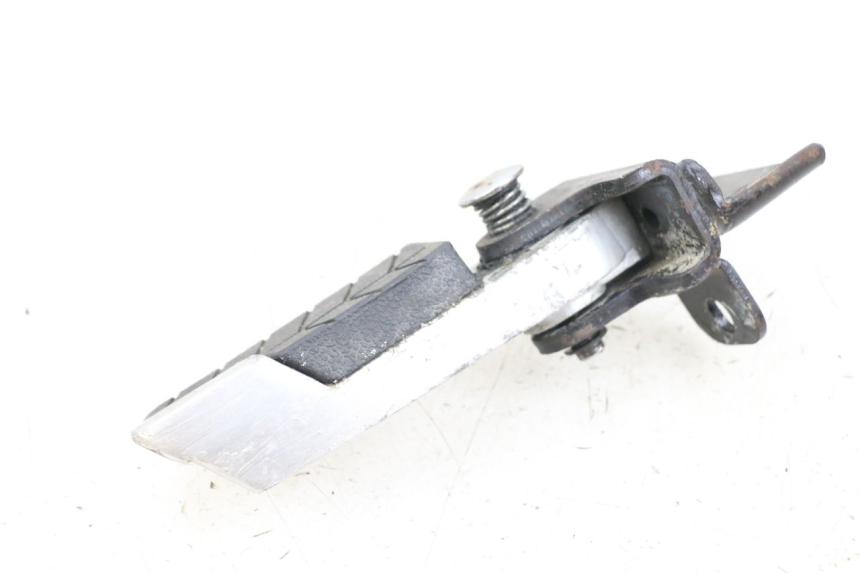 photo de REAR RIGHT FOOTREST DAELIM S3 125 (2010 - 2017) - Technical close-up