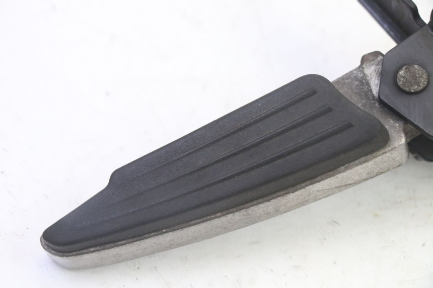 photo de REAR RIGHT FOOTREST PEUGEOT SATELIS 125 (2013 - 2018) - Component detail