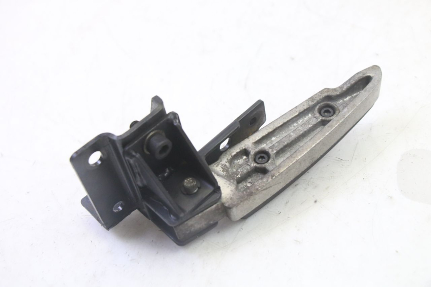 photo de REAR RIGHT FOOTREST PEUGEOT SATELIS 125 (2013 - 2018) - Fixing points details