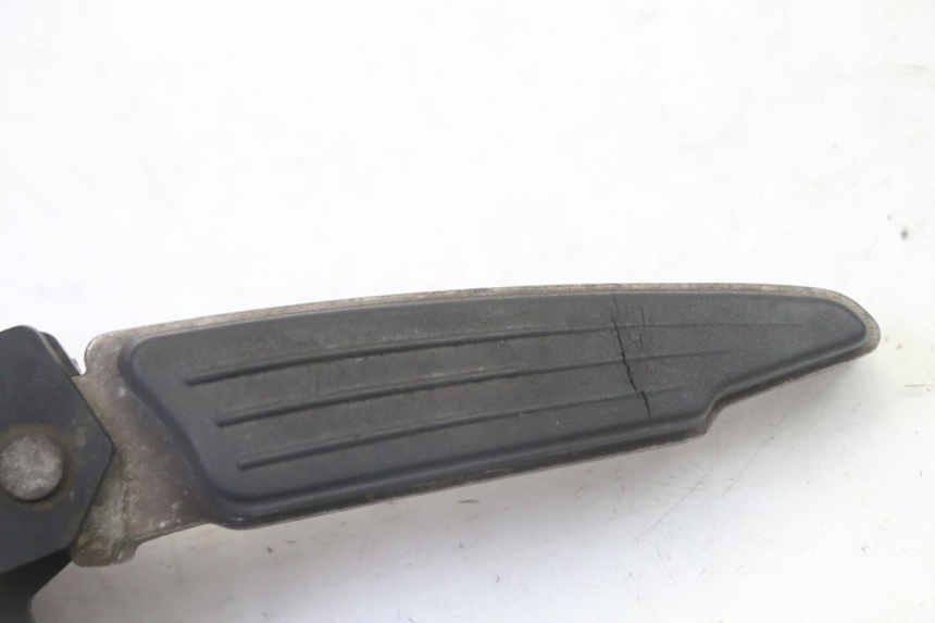 photo de REAR RIGHT FOOTREST PEUGEOT SATELIS 125 (2010 - 2012) - Component detail
