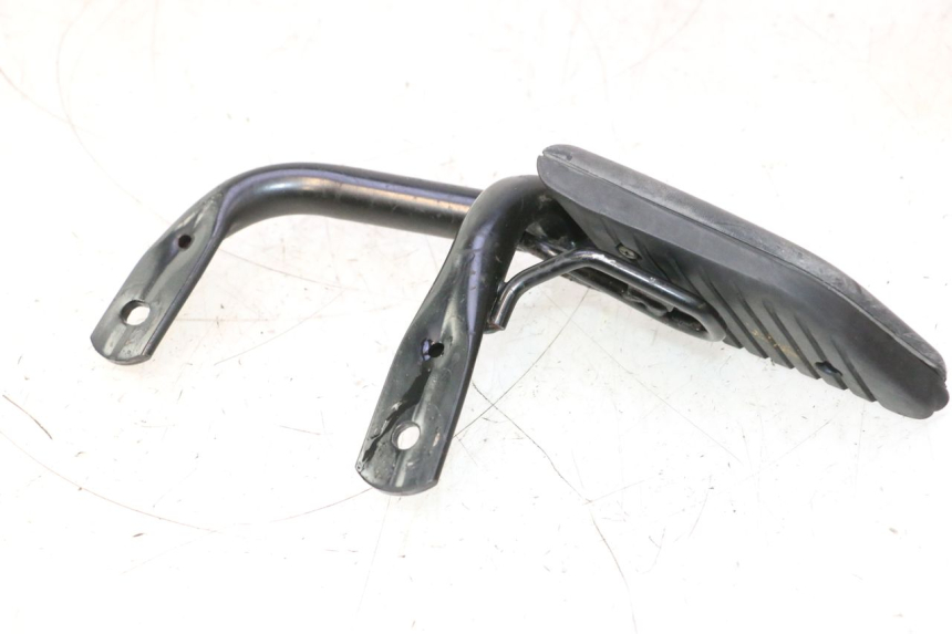photo de REAR RIGHT FOOTREST HONDA SH 125 (2001 - 2003) - Alternative perspective