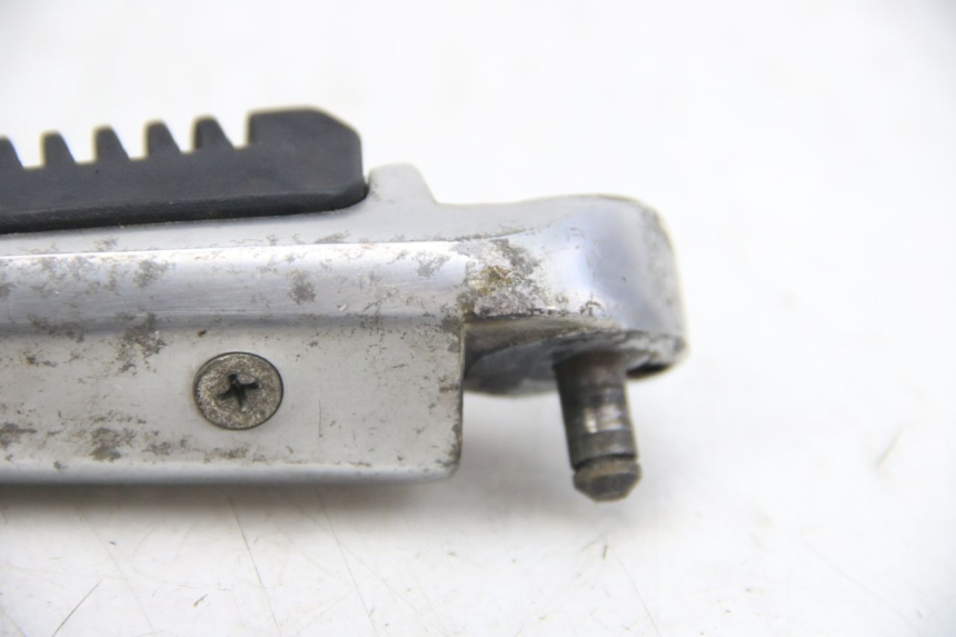 photo de RIGHT REAR FOOTREST SUZUKI SIXTEEN 125 (2008 - 2010) - Checked used part