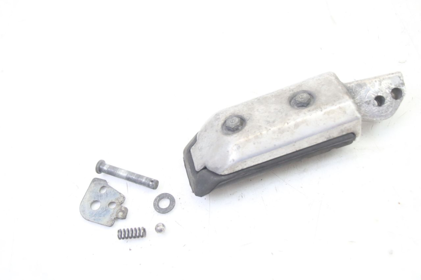 photo de REAR RIGHT FOOTREST HONDA ST PAN EUROPEAN 1300 (2002 - 2013) - Zoom on usage condition