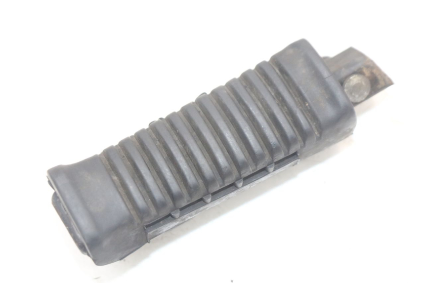 photo de REAR RIGHT FOOTREST SUZUKI GS F 500 (2004 - 2007) - Zoom on usage condition