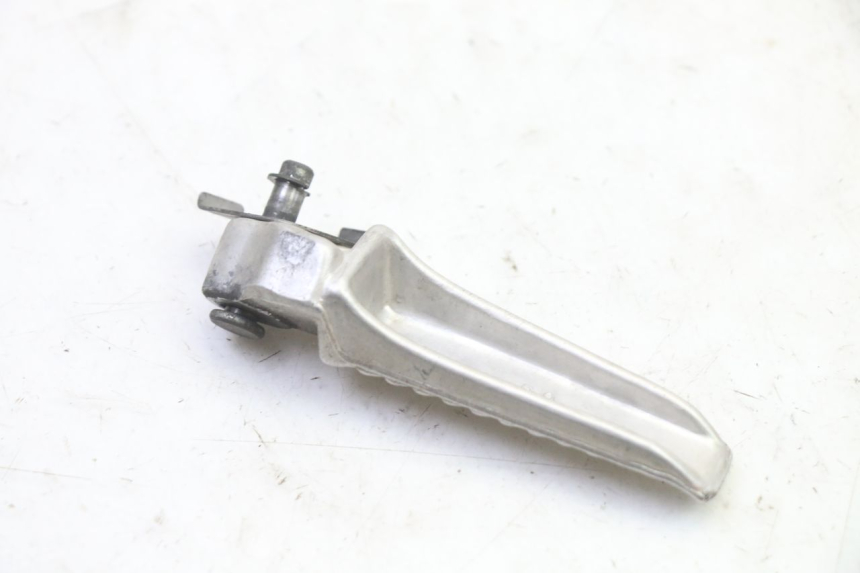 photo de REAR RIGHT FOOTREST SUZUKI SV S 650 (2003 - 2009) - Zoom on usage condition