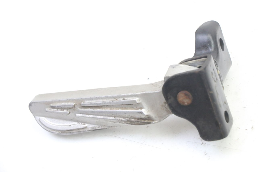 photo de REAR RIGHT FOOTREST PEUGEOT TWEET 4T 50 (2014 - 2019) - Zoom on usage condition