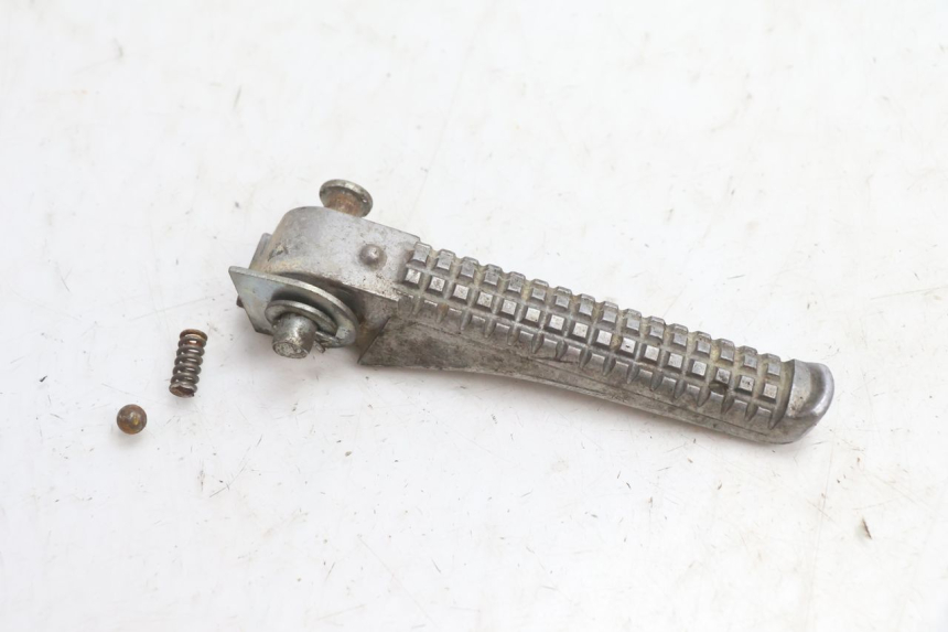 photo de REAR RIGHT FOOTREST PIAGGIO TYPHOON 50 (2000 - 2009) - Main view
